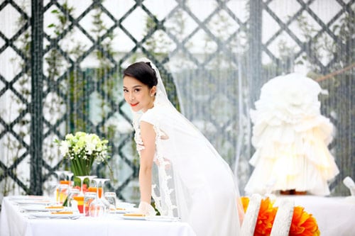 Mặc dù chỉ muốn tổ chức một đám cưới không rình rang mà giản dị và ấm cúng, nhưng thông tin về sự kiện trọng đại này của Linh Nga đã được lan truyền với tốc độ chóng mặt.