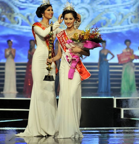 Vào tối 25/8, đêm Chung kết của Hoa Hậu Việt Nam 2012 (HHVN) đã chính thức diễn ra tại sân khấu chính của Cung thể thao tổng hợp Tiên Sơn (Đà Nẵng). Vượt qua 39 người đẹp khác, thí sinh Đặng Thu Thảo đến từ Bạc Liêu đã đăng quang ngôi vị cao nhất - Hoa hậu Việt Nam 2012. 