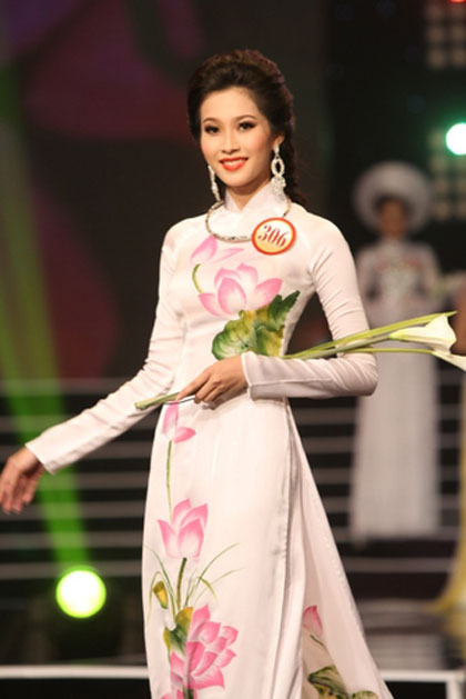 Ngoài ra, Đặng Thu Thảo còn giành được giải thí sinh có gương mặt đẹp nhất.
