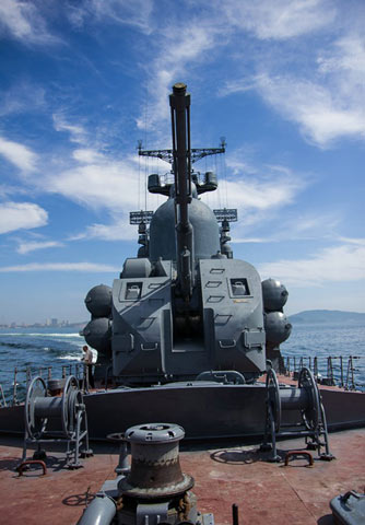Pháo hạm AK-176 của tàu tên lửa cao tốc Molniya project 12411 (số hiệu 916). 