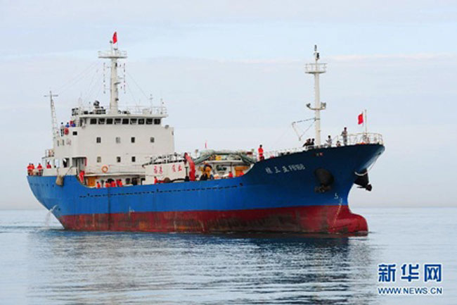 Một tàu gia công-tiếp tế trọng tải 4.000 tấn của Trung Quốc đang trên đường đến quần đảo Trường Sa, xâm   phạm nghiêm trọng chủ quyền của Việt Nam.