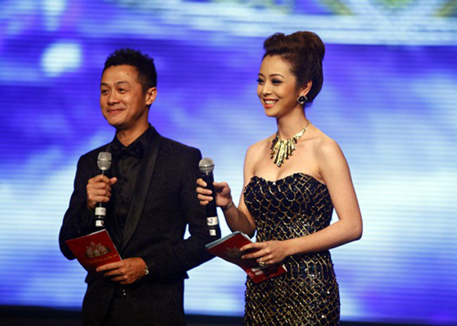 Cùng với MC Anh Tuấn, Jenifer Phạm là MC trong đêm chung kết Hoa hậu Việt Nam 2012. Cô cảm thấy thoải mái và tự tin khi làm việc với MC Anh Tuấn.