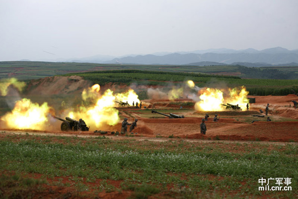 Pháo binh Trung Quốc mở màn buổi tập trận bằng những loạt pháo 