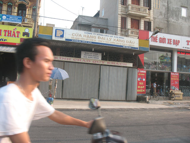 Anh G., một người dân sống gần đó cho biết: 