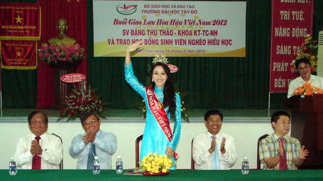Trở về trường lần này, Hoa hậu Thu Thảo đã có buổi giao lưu với sinh viên của trường. Tại buổi giao lưu, Thu Thảo cho biết cô rất hạnh phúc khi được vinh dự là sinh viên của trường và cô muốn chia sẻ niềm hạnh phúc này đến toàn thể các sinh viên. 
