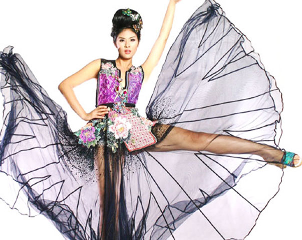 Vào thời điểm đăng quang Hoa hậu Việt Nam 2010, Ngọc Hân cao 1m73, số đo ba vòng 83-64-93. So với cách đây 2 năm, vóc dáng Ngọc Hân có phần tròn hơn.