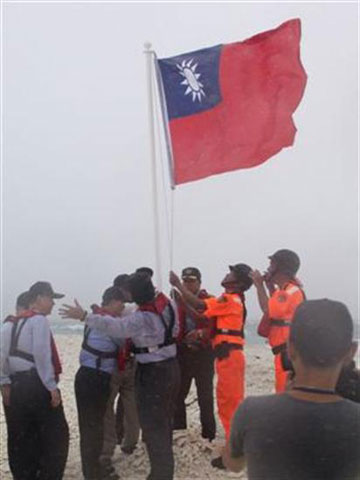  Đây là lần đầu tiên trong hơn 4 năm nắm quyền tại Đài Loan của Mã Anh Cửu, giới chức đương nhiệm cấp cao Đài Loan đổ bộ cắm cờ lên bãi Bàn Than, trong quần đảo Trường Sa thuộc chủ quyền của Việt Nam.