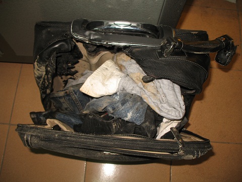 Túi đựng quần áo của Tạ Văn Hùng cũng đồng thời là mồi châm lửa đốt xe của y!