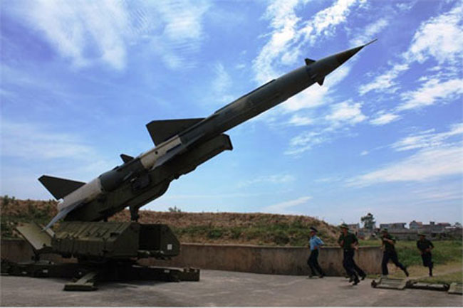 Đơn vị được trang bị hệ thống tên lửa phòng không tầm cao S-75 Dvina.
