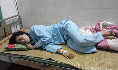 Nạn nhân Trần Thị Loan đang được điều trị trong Bệnh viện Đa Khoa Hà Đông