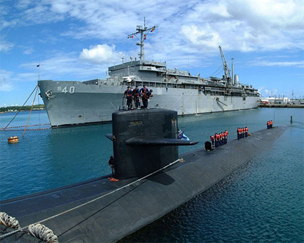 Tàu USS Frank Cable (AS-40) của Mỹ sáng 3/9 tới vịnh Subic của Philippines để bắt đầu chuyến thăm thông thường kéo dài 12 ngày. 