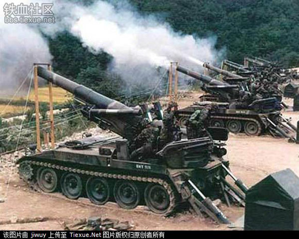 Pháo của Đài Loan trong cuộc tập trận ở Ba Bình thuộc quần đảo Trường Sa của Việt Nam