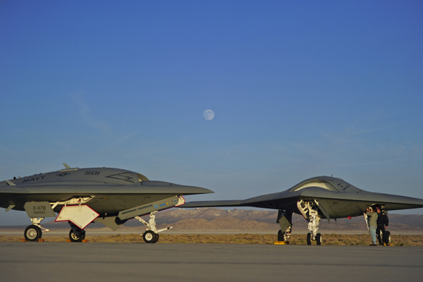 Hai chiếc X-47B hoàn thiện đầu tiên của Mỹ được truyền thông Trung Quốc hết sức lưu tâm...