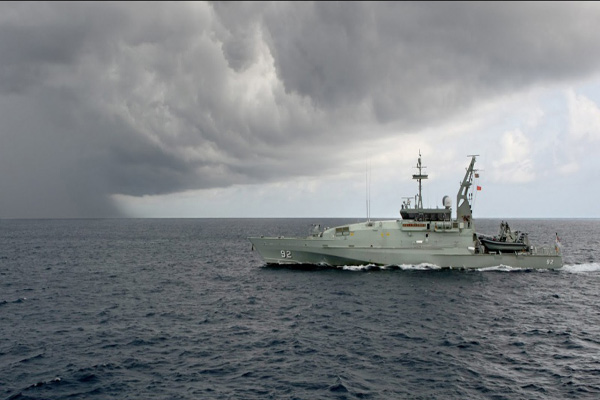 Hình ảnh tàu tuần tra cao tốc lớp Armidale thực thi nhiệm vụ tuần tra trên biển thuộc chủ quyền của Úc...