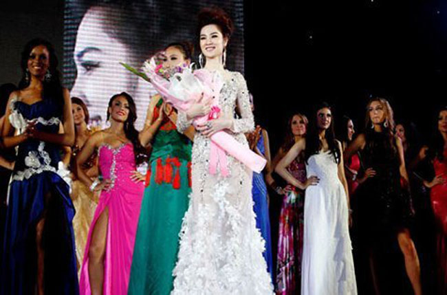 Giải bạc siêu mẫu Việt Nam 2011 Ngọc Oanh giành được giải 3 tại chung kết cuộc thi Siêu mẫu Quốc tế vừa diễn ra vào tối ngày 5/9/2012   tại Bangkok, Thái Lan.  