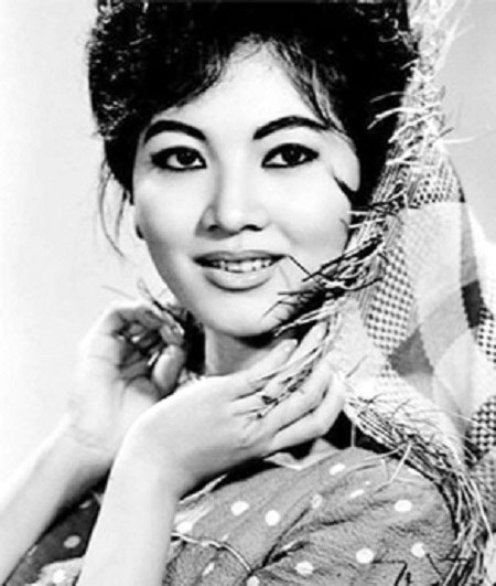 Trước năm 1975, Thẩm Thúy Hằng là một nữ “minh tinh màn bạc” nổi tiếng theo cách gọi thời bấy giờ, bởi không chỉ đóng rất nhiều phim trong nước mà Thúy Hằng còn tham gia nhiều phim trong khu vực Đông Nam Á. 