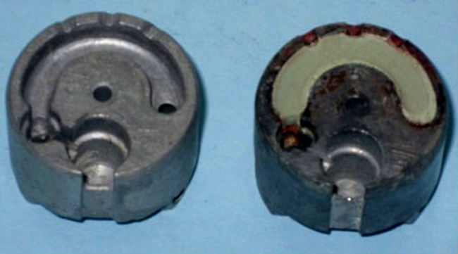 Đạn 30mm VOG-17M được sử dụng cho súng AGS-17. Đạn sử dụng ngòi VMG-M, là loại ngòi quán tính có kết cấu phức tạp. Đặc biệt, ngòi có phần thuốc hỏa thuật tự hủy được nén ép trong thân tự hủy. Với chiều dài vành thuốc là 23,56mm, yêu cầu thời gian cháy chậm từ 28 đến 32 giây (tốc độ cháy từ 0,74 đến 0,84mm/s). Đây là yêu cầu rất khó vì thời gian giữ chậm như trên là khá dài.