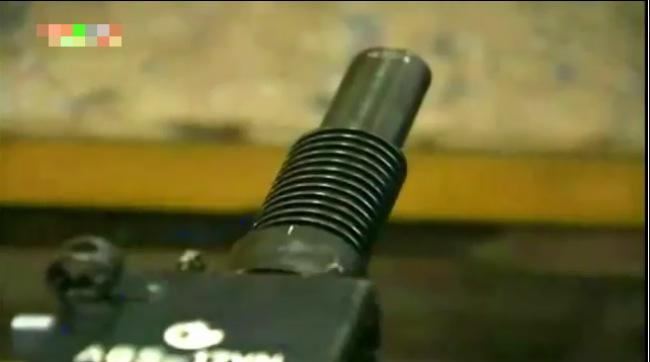 Nòng AGS-17 không phải nòng trơn mà là nòng gia công rãnh xoắn nòng. Nhà máy Z125 (Tổng cục Công nghiệp Quốc phòng) đã nghiên cứu chế tạo máy chuốt rãnh khương tuyến thủy lực có điều khiển số PLC. Đặc điểm của máy chuốt, tạo lực cắt xoắn bằng việc sử dụng hệ thống điều chỉnh bước xoắn vô cấp, tự động phân độ trong quá trình chuốt, tự động điều chỉnh tốc độ cắt sau khi nhập thông số và tốc độ vào dao là tốc độ chạy nhanh để giảm thời gian phụ.