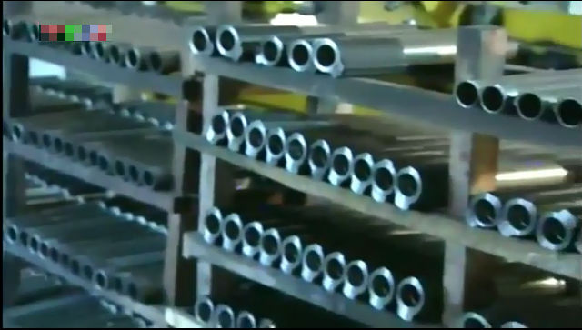 Súng phóng lựu AGS-17 do Nhà máy Z125 tự chế tạo thành công. (Ảnh: QĐND)