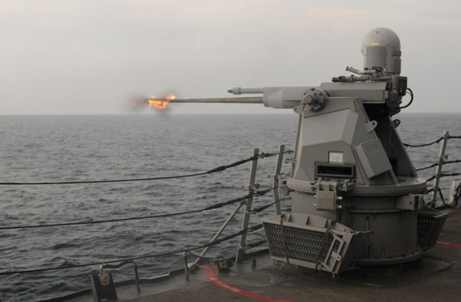 Mỹ lắp đặt hệ thống định vị, radar và thiết bị điện tử khác theo yêu cầu hợp đồng ký kết với Philippines. Trong ảnh, pháo phòng không 25mm Mk38 vốn có của USCGC Hamilton đã không còn trên Gregorio del Pilar.