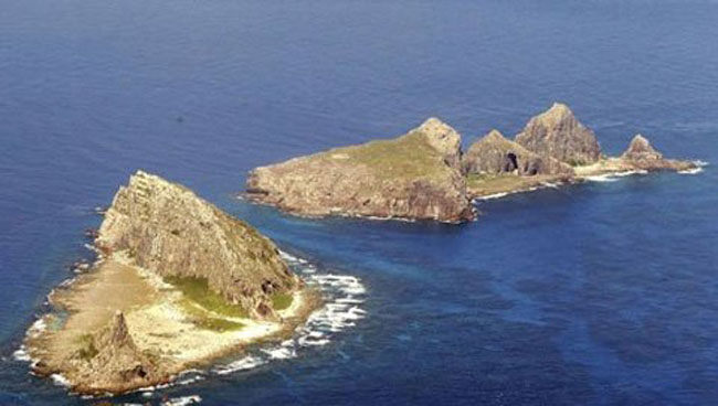 Quần đảo tranh chấp này cách Tokyo 1.250 dặm, bao gồm một số đảo lớn và các đảo đá là một ngư trường dồi dào, được cho là nơi có trữ lượng lớn về khí đốt và dầu lửa