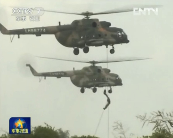 Lính đặc nhiệm Trung Quốc diễn tập đổ bộ chiếm đảo từ máy bay trực thăng