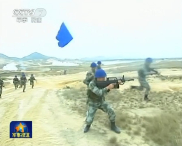Lính Trung Quốc tham gia diễn tập đổ bộ trên biển Hoa Đông