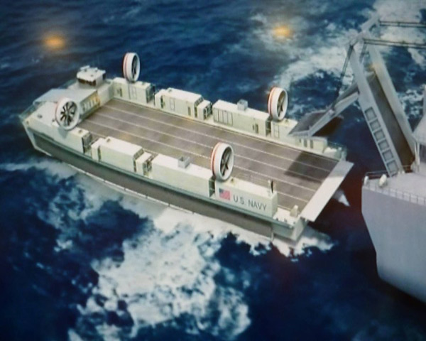 Tờ New.yahoo.cn đã đưa ra phép so sánh: Nếu như những tàu độ bộ đệm khí của Trung Quốc có khả năng di chuyển với khoảng cách 700km thì con tàu này có khả năng di chuyển đến 4000 km, và khả năng mang tải gấp 3 lần những tàu đệm khí hiện đại nhất của Hải quân Trung Quốc