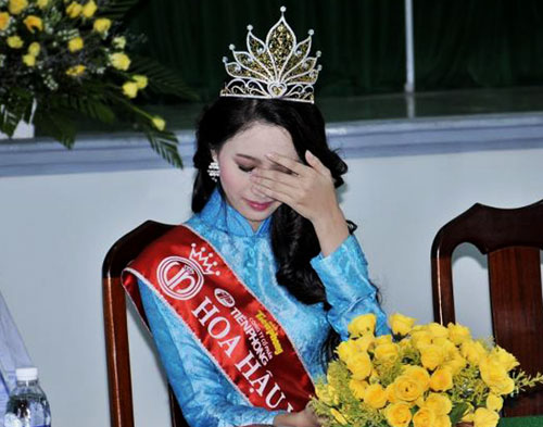 Từ khi đăng quang, Hoa hậu Đặng Thu Thảo liên tiếp dính nghi vấn về trình độ học vấn