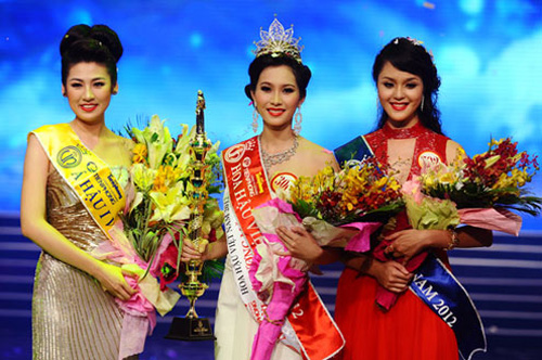 Hoa hậu Đặng Thu Thảo chưa hề lên tiếng sau nghi án về học vấn của cô