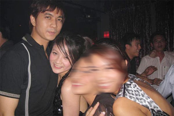 Sau đó không lâu, hot girl Thủy Top tay trong tay với ca sĩ Tim.
