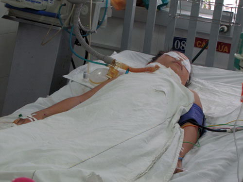 Tăng Thị Thu Ba đang điều trị tại Bệnh viện Đa khoa Quảng Nam trong tình trạng nguy kịch