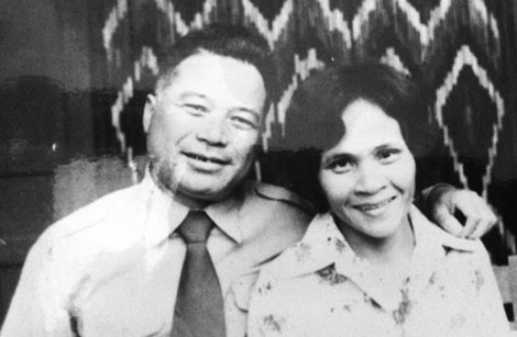 Thiếu tướng Nay Phao và vợ - bà H'Lan