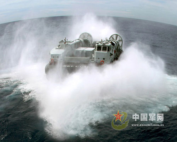 Kim Sa II được trang bị cho hai tàu đổ bộ lớn nhất của Hải quân Trung Quốc là Côn Lôn Sơn và Tỉnh Cương Sơn. Loại tàu đệm khí này có khả năng chở tới 100 tấn và khoảng 70 lính