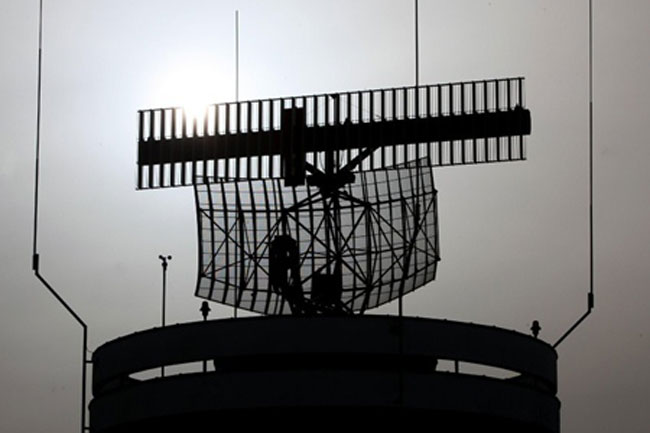 Radar thụ động có thể xác định mục tiêu mà không cần phải phát sóng. Thay vào đó, nó thu thập và phân tích các tín hiệu phản hồi từ các đài phát thanh, truyền hình và sóng vô tuyến của hệ thống điện thoại di động để xác định chính xác vị trí của các mục tiêu trên không, trên biển. 