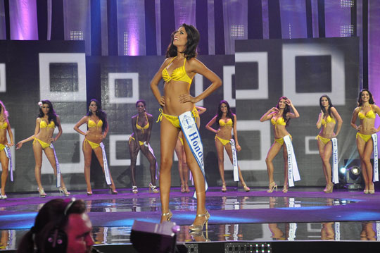 Hoa hậu Honduras Natalia Coto. Cô cao 1.74 m và năm nay 24 tuổi. Cô sở hữu một thân hình quyến rũ và nóng bỏng đúng chất Mĩ la tinh.