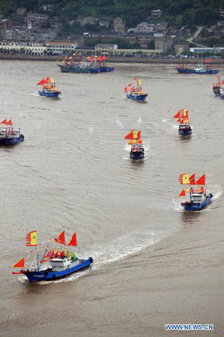 Hạm đội tàu cá Trung Quốc đổ ra biển Hoa Đông