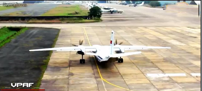 Máy bay vận tải An-26 do Liên Xô thiết kế từ những năm 1960. Những chiếc An-26 đầu tiên được Liên Xô chuyển giao cho Việt Nam từ đầu những năm 1980. Ngày nay, An-26 chủ yếu biên chế tại các đơn vị Sư đoàn Không quân 371.