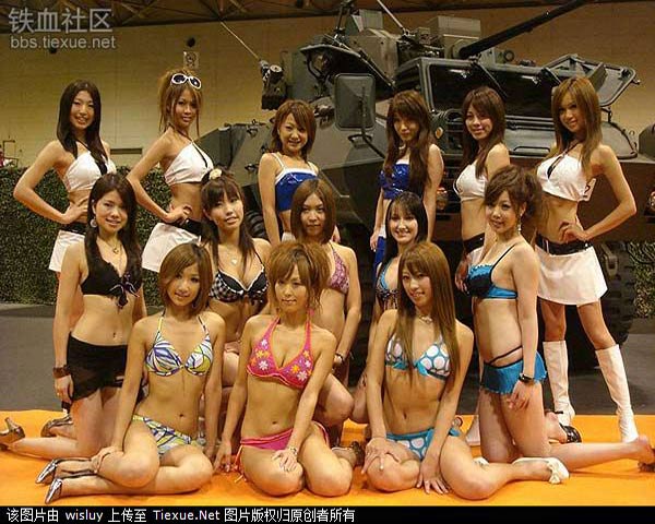 Trong bối cảnh tranh chấp trên biển Hoa Đông không có chiều hướng lắng dịu, Nhật Bản vừa tổ chức triển lãm vũ khí với sự tham gia của khoảng 15 cô gái mặc Bikini quảng cáo cho sản phẩm vũ khí khủng nhất của nước này