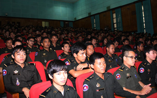 Thời gian qua, Việt Nam cũng hợp tác huấn luyện đào tạo quân sự cho các nước Lào, Campuchia