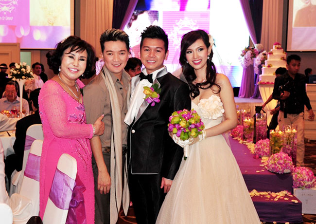 Tháng 2/2012, đại gia Diệu Hiền rạng rỡ trong ngày cưới của con trai.