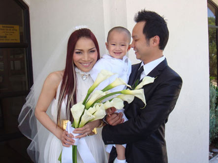 Hồng Ngọc hạnh phúc bên chồng, con trong đám cưới 