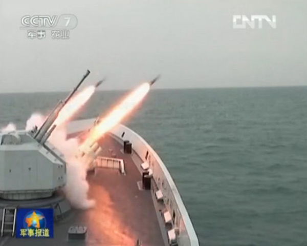 Hỏa tiễn chống ngầm được phóng ra từ các tàu chiến của Trung Quốc trong cuộc tập trận