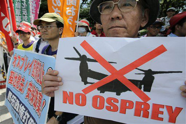 Đã có rất nhiều những cuộc biểu tình đòi Mỹ rút quân đồn trú tại Nhật và đề nghị Chính phủ không để cho Mỹ điều động Osprey tới Nhật...