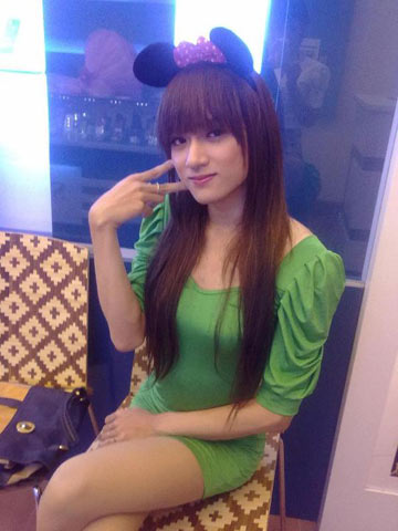 Cô gái chuyển giới Hương Giang lọt vào top 16 Vietnam Idol 2012 cũng là cái tên 