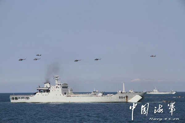 Tham gia lần diễn tập này, Trung Quốc điều động cả tầu đổ bộ, tầu khu trục, tầu hộ vệ tên lửa và trực thăng hết sức rầm rộ...