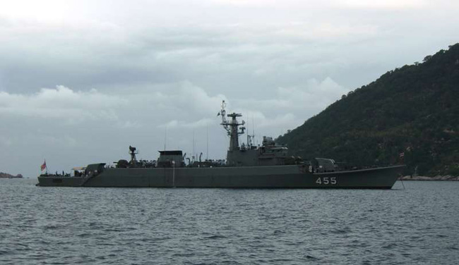 Đầu những năm 1990, Hải quân Thái Lan đã mua của Trung Quốc 4 khinh hạm Giang Hồ Type 053T/HT. Tuy nhiên, các tàu này đều gặp vấn đề về chất lượng thân tàu khiến Hải quân Thái Lan phải mất nhiều thời gian để khắc phục.