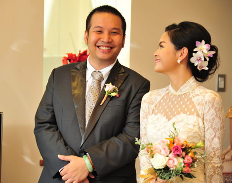  Đám cưới của ca sĩ Phạm Quỳnh Anh và ông bầu Quang Huy những ngày đầu tháng 5 vừa qua là một việc bất ngờ cho nhiều người, vì trừ những người thân thiết, trước đó không lâu, cả hai tuyệt nhiên không có tin tức nào về mối tình riêng.
