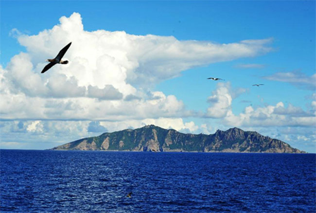 Ngày 21/9, một chiếc tàu của Đài Loan nhập cùng nhóm hơn 10 tàu Trung Quốc tại vùng nước gần chuỗi đảo Senkaku/Điếu Ngư. Con tàu này được nhìn thấy ở cách Uotsurijima, đảo lớn nhất trong nhóm đảo Senkaku/Điếu Ngư, khoảng 44 km. Những biểu ngữ liên quan tới Senkaku/Điếu Ngư cũng được nhìn thấy trên boong tàu này. Tuần duyên Nhật đã cảnh báo con tàu  không được đi vào vùng nước chủ quyền của nước này.