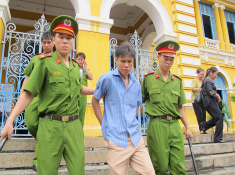 Bị cáo Lê Viết Quý Thanh rời phiên xử với mức án tử hình